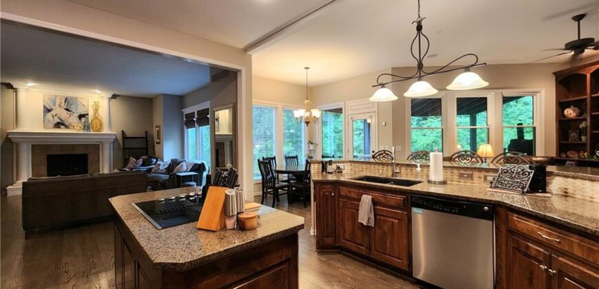 10202 NW RIVER HILLS Drive, Parkville, MO 64152