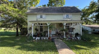 411 E 2nd Street, Dearborn, MO 64439
