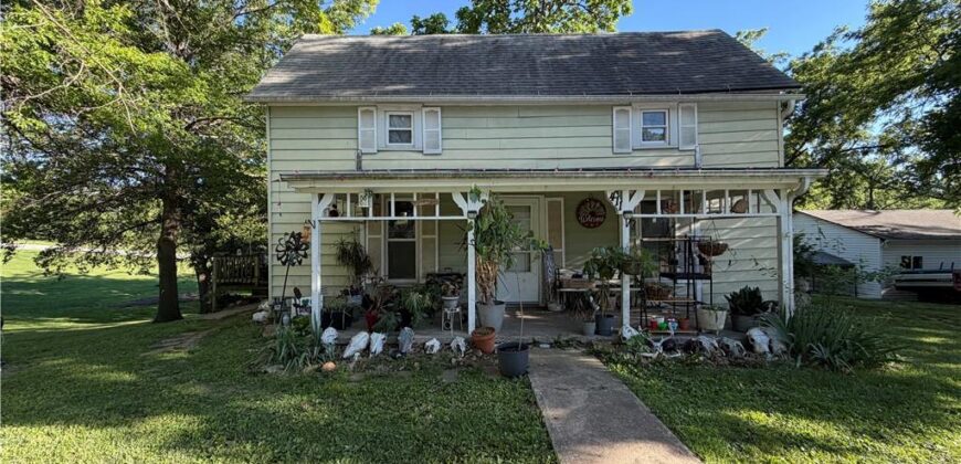 411 E 2nd Street, Dearborn, MO 64439
