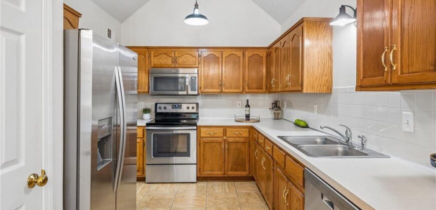 7102 N Kingston Court, Gladstone, MO 64119
