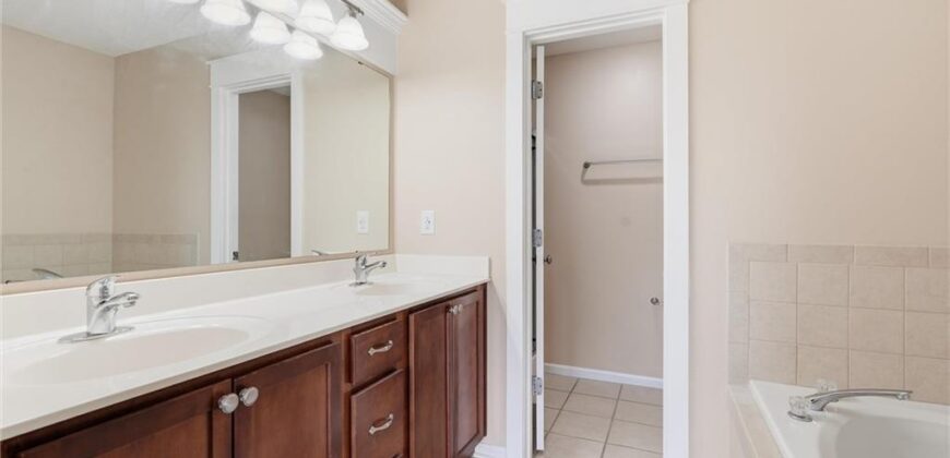 2911 Gentry Park Parkway, Kansas City, MO 64116