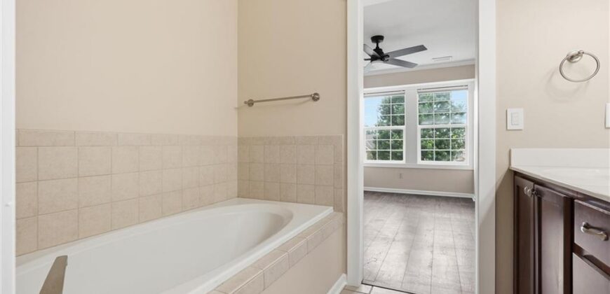 2911 Gentry Park Parkway, Kansas City, MO 64116