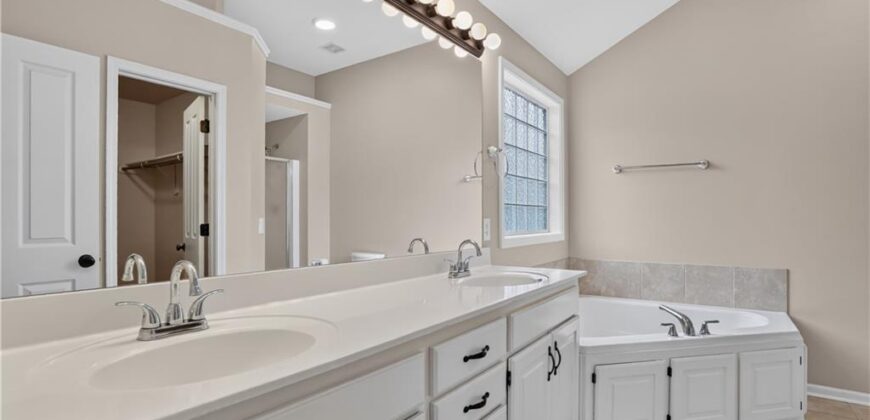 10141 N Lane Drive, Kansas City, MO 64157
