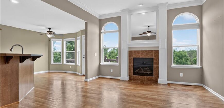 10141 N Lane Drive, Kansas City, MO 64157