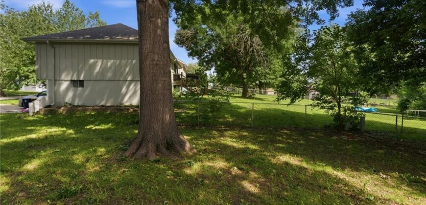 10425 N Campbell Court, Kansas City, MO 64155