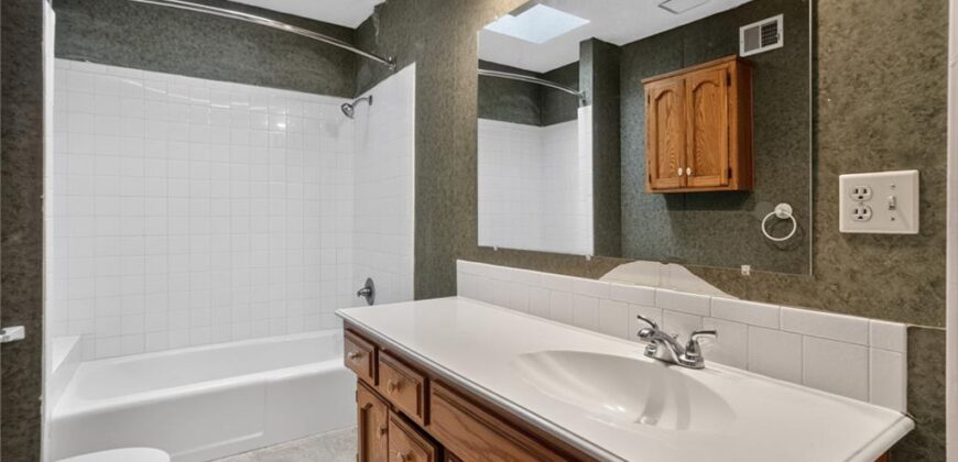 10425 N Campbell Court, Kansas City, MO 64155