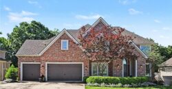 8033 Clearwater Drive, Parkville, MO 64152