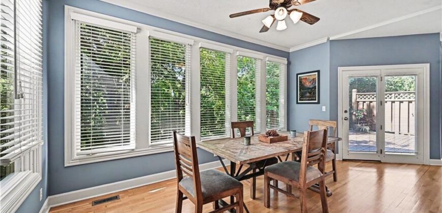 8033 Clearwater Drive, Parkville, MO 64152