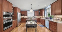 8033 Clearwater Drive, Parkville, MO 64152