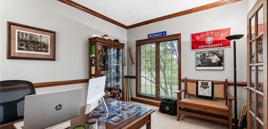 8033 Clearwater Drive, Parkville, MO 64152