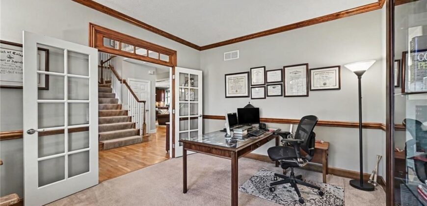 8033 Clearwater Drive, Parkville, MO 64152