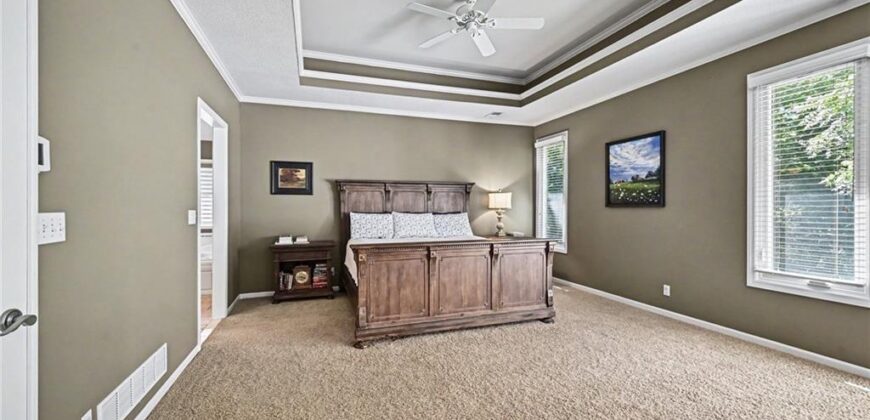 8033 Clearwater Drive, Parkville, MO 64152