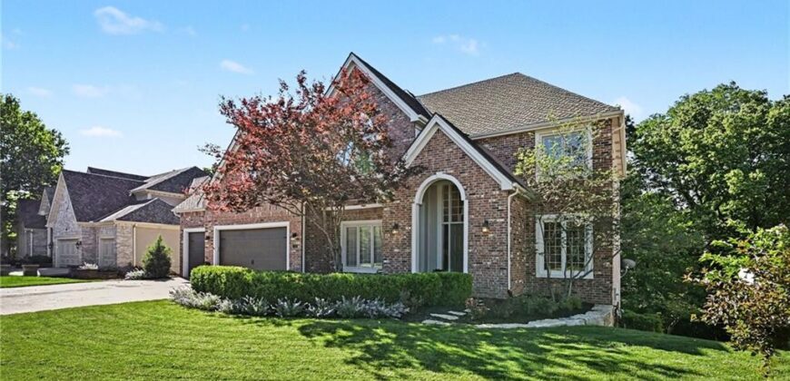 8033 Clearwater Drive, Parkville, MO 64152