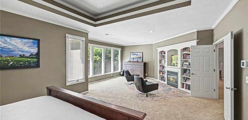 8033 Clearwater Drive, Parkville, MO 64152