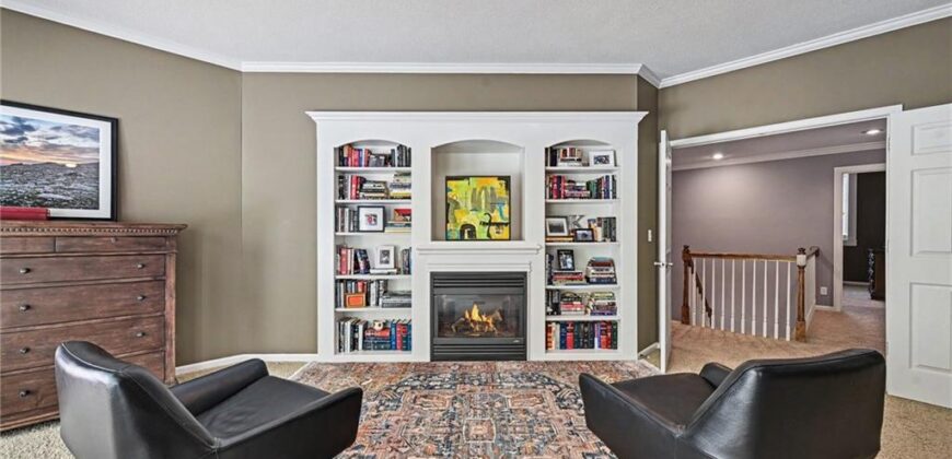 8033 Clearwater Drive, Parkville, MO 64152