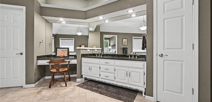8033 Clearwater Drive, Parkville, MO 64152