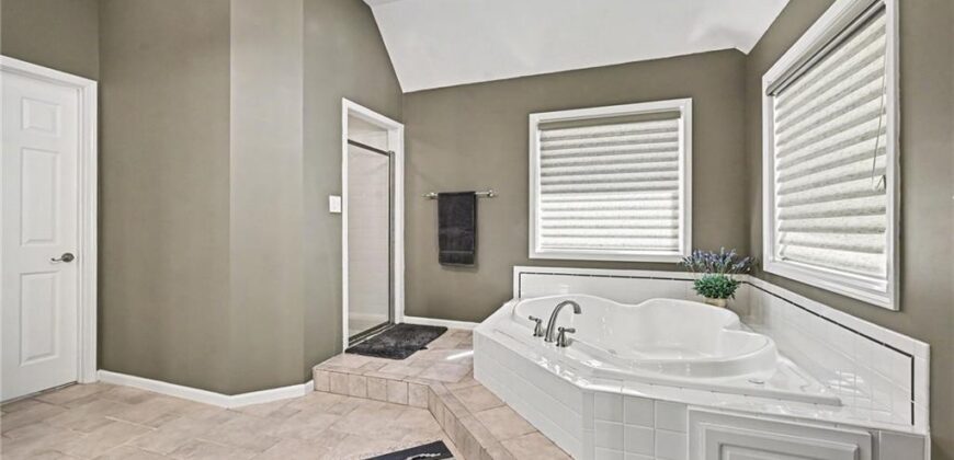 8033 Clearwater Drive, Parkville, MO 64152