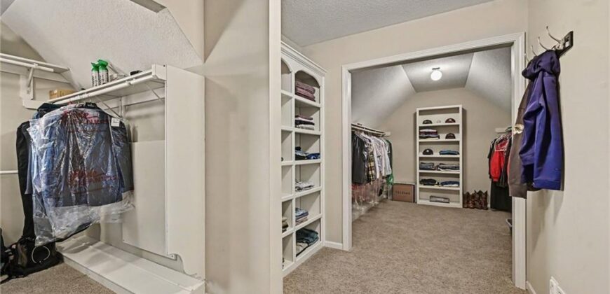 8033 Clearwater Drive, Parkville, MO 64152