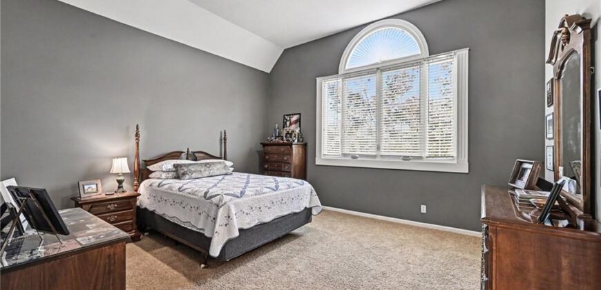 8033 Clearwater Drive, Parkville, MO 64152