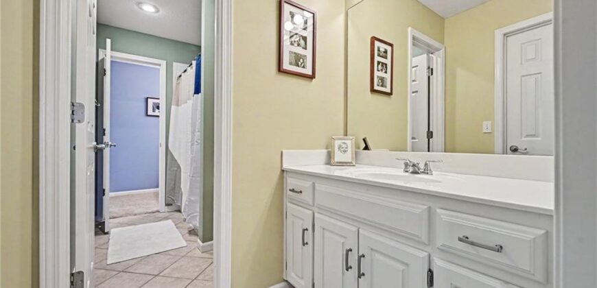 8033 Clearwater Drive, Parkville, MO 64152