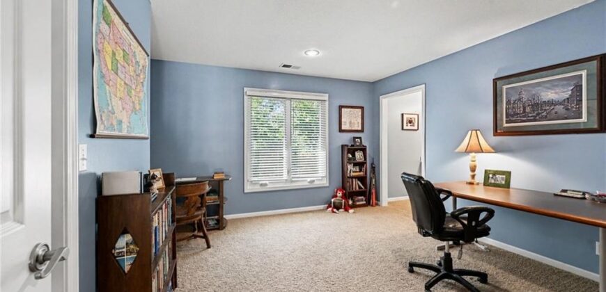 8033 Clearwater Drive, Parkville, MO 64152