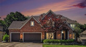 8033 Clearwater Drive, Parkville, MO 64152