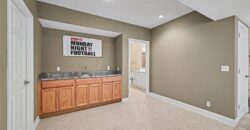 8033 Clearwater Drive, Parkville, MO 64152