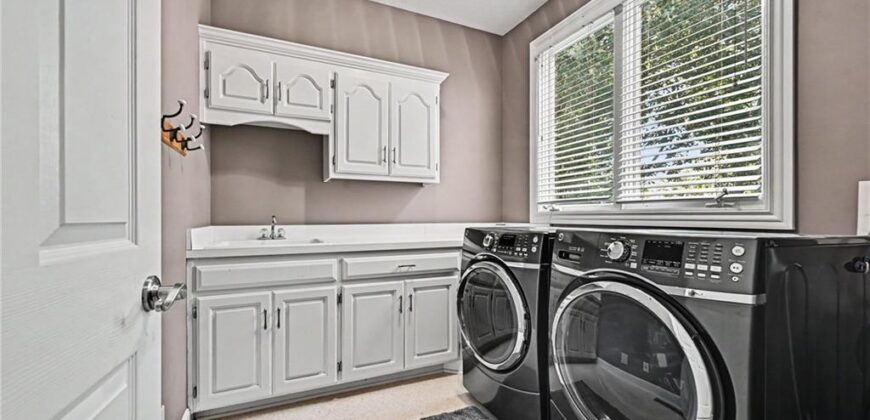 8033 Clearwater Drive, Parkville, MO 64152