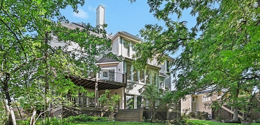 8033 Clearwater Drive, Parkville, MO 64152