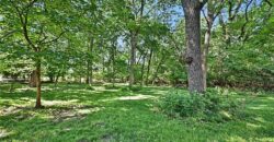 8033 Clearwater Drive, Parkville, MO 64152