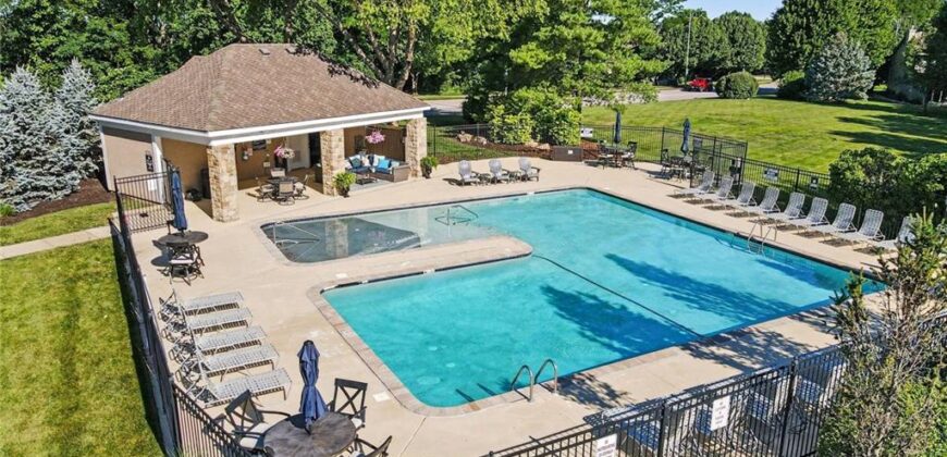 8033 Clearwater Drive, Parkville, MO 64152