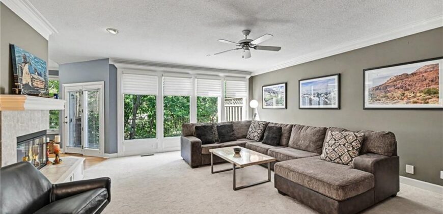 8033 Clearwater Drive, Parkville, MO 64152
