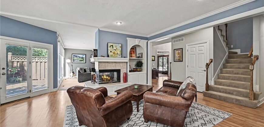 8033 Clearwater Drive, Parkville, MO 64152