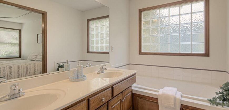 920 NE 102nd Street, Kansas City, MO 64155
