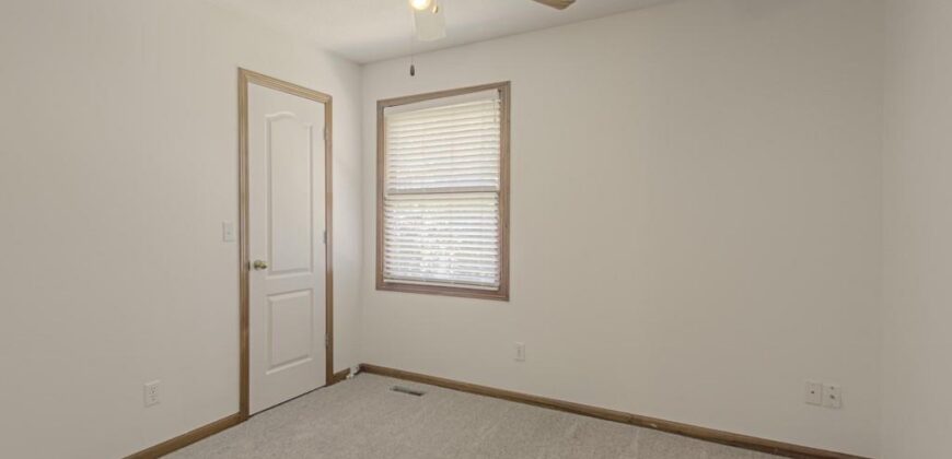 920 NE 102nd Street, Kansas City, MO 64155