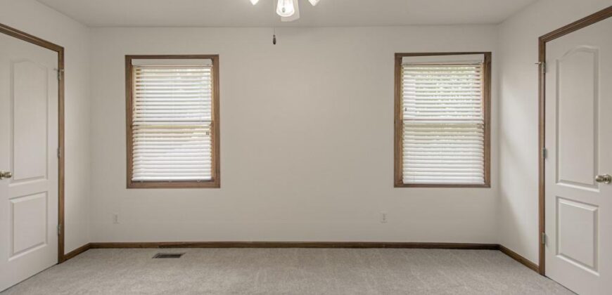 920 NE 102nd Street, Kansas City, MO 64155