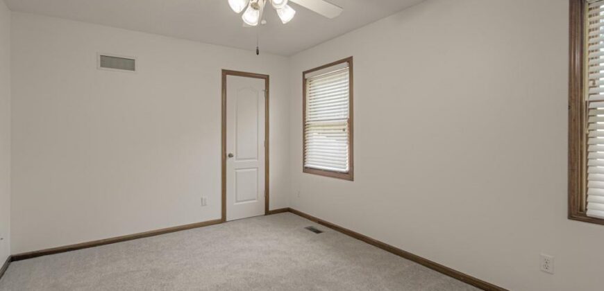 920 NE 102nd Street, Kansas City, MO 64155