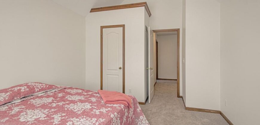 920 NE 102nd Street, Kansas City, MO 64155