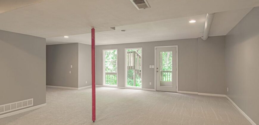 920 NE 102nd Street, Kansas City, MO 64155