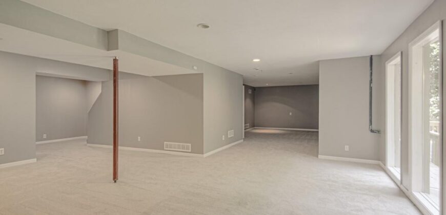 920 NE 102nd Street, Kansas City, MO 64155