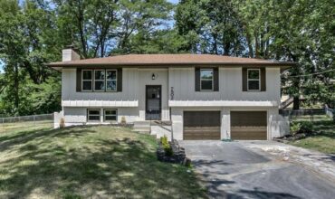 7502 Donal Avenue, Pleasant Valley, MO 64068