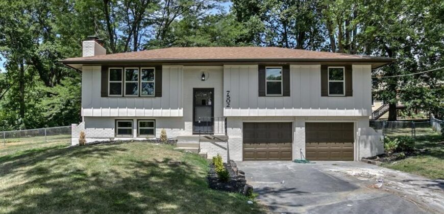 7502 Donal Avenue, Pleasant Valley, MO 64068