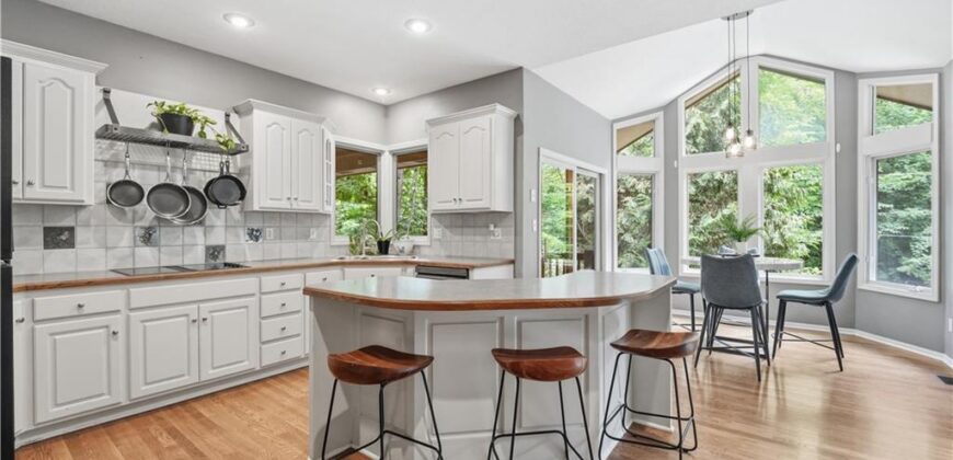 5316 NW Bluff Drive, Parkville, MO 64152