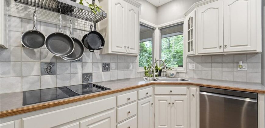 5316 NW Bluff Drive, Parkville, MO 64152