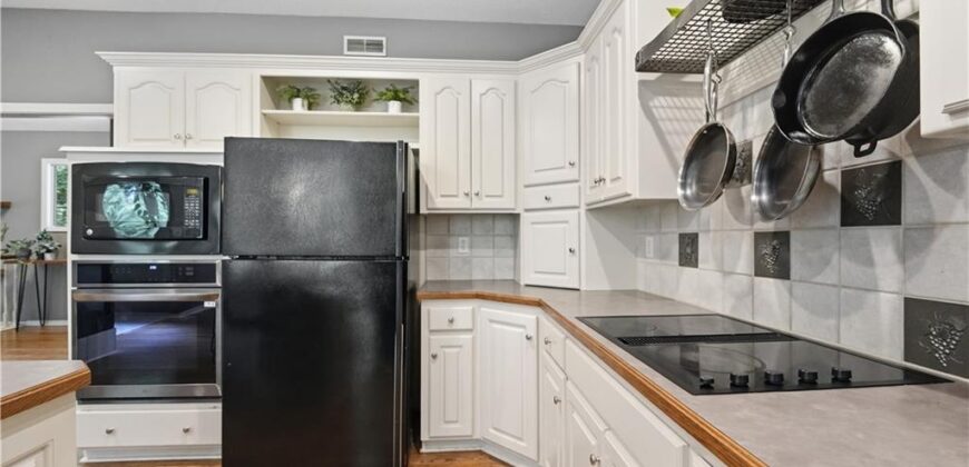 5316 NW Bluff Drive, Parkville, MO 64152