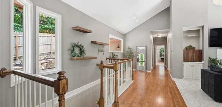 5316 NW Bluff Drive, Parkville, MO 64152