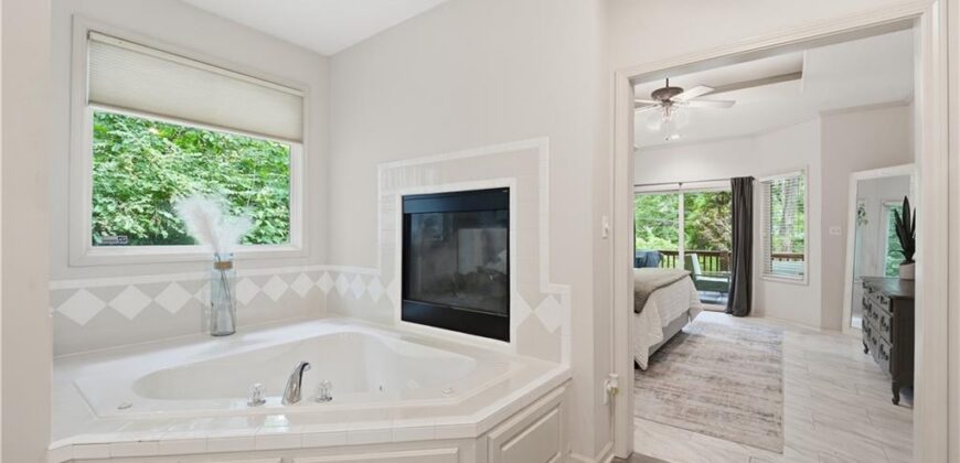 5316 NW Bluff Drive, Parkville, MO 64152