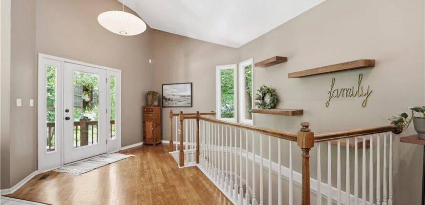 5316 NW Bluff Drive, Parkville, MO 64152