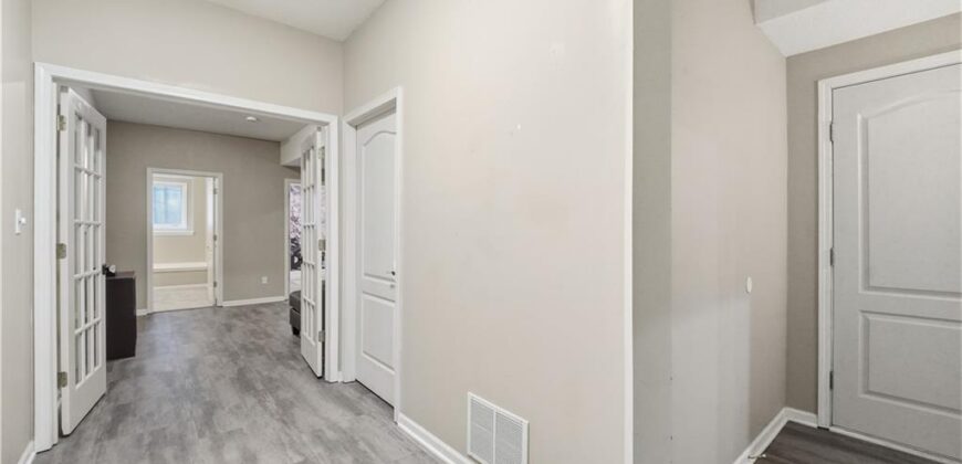 5316 NW Bluff Drive, Parkville, MO 64152
