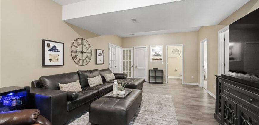 5316 NW Bluff Drive, Parkville, MO 64152